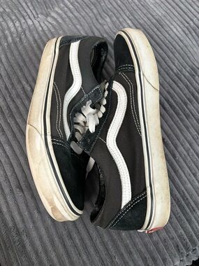 Women’s vans size 8 black and white shoes well worn no box pre loved